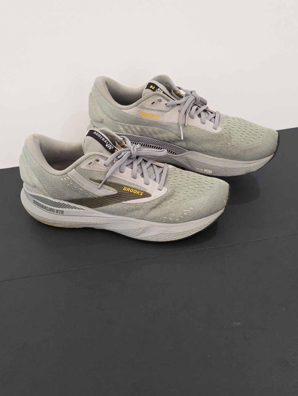 Brooks Adrenaline GTS 24 Men's Light Gray Shoes with Subtle Gold Size 12
